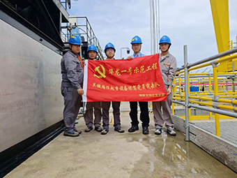 業(yè)主給華新機電黨員突擊隊頒了“金牌”！