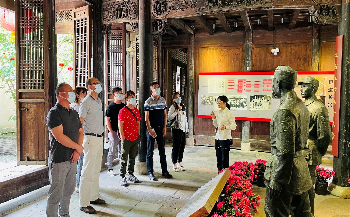“守初心、慶百年”重走長征路主題活動(dòng)